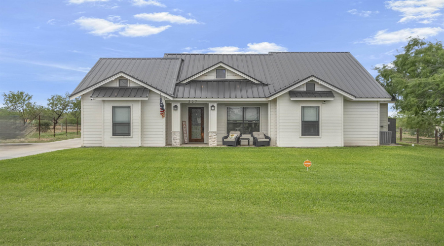 305 Cardinal St., ZAPATA, Texas 78076, 3 Bedrooms Bedrooms, 5 Rooms Rooms,3 BathroomsBathrooms,Residential,For Sale,305 Cardinal St.,20262028