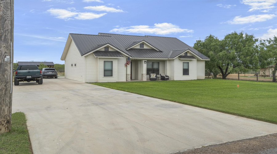305 Cardinal St., ZAPATA, Texas 78076, 3 Bedrooms Bedrooms, 5 Rooms Rooms,3 BathroomsBathrooms,Residential,For Sale,305 Cardinal St.,20262028