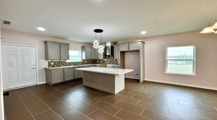 709 Palo De Rosa Loop, LAREDO, Texas 78043, 3 Bedrooms Bedrooms, 5 Rooms Rooms,2 BathroomsBathrooms,Residential,For Sale,709 Palo De Rosa Loop,20262031