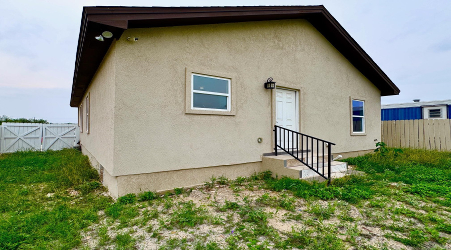 709 Palo De Rosa Loop, LAREDO, Texas 78043, 3 Bedrooms Bedrooms, 5 Rooms Rooms,2 BathroomsBathrooms,Residential,For Sale,709 Palo De Rosa Loop,20262031