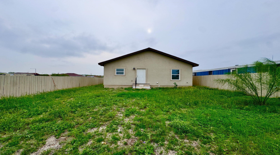 709 Palo De Rosa Loop, LAREDO, Texas 78043, 3 Bedrooms Bedrooms, 5 Rooms Rooms,2 BathroomsBathrooms,Residential,For Sale,709 Palo De Rosa Loop,20262031