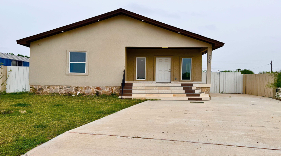 709 Palo De Rosa Loop, LAREDO, Texas 78043, 3 Bedrooms Bedrooms, 5 Rooms Rooms,2 BathroomsBathrooms,Residential,For Sale,709 Palo De Rosa Loop,20262031