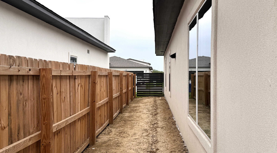 1019 Amezquita Dr., LAREDO, Texas 78045, 4 Bedrooms Bedrooms, 7 Rooms Rooms,2 BathroomsBathrooms,Residential,For Rent,1019 Amezquita Dr.,20262033