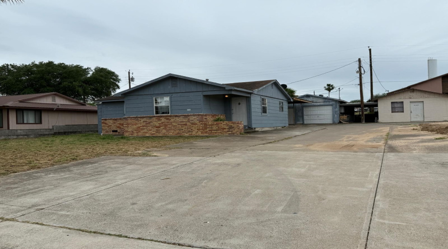 2153 Willow Cove Dr., Zapata, Texas 78076, 2 Bedrooms Bedrooms, 4 Rooms Rooms,1 BathroomBathrooms,Residential,For Sale,2153 Willow Cove Dr.,20251952