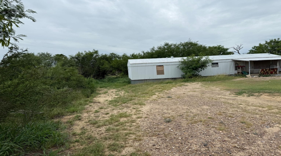 5325 Atwood Lane, Zapata, Texas 78076, 2 Bedrooms Bedrooms, 5 Rooms Rooms,2 BathroomsBathrooms,Residential,For Sale,5325 Atwood Lane,20251999