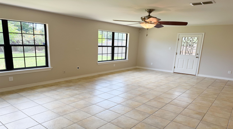 1513 Sweden Ln, Laredo, Texas 78045, 3 Bedrooms Bedrooms, 5 Rooms Rooms,2 BathroomsBathrooms,Residential,For Rent,1513 Sweden Ln,20262037