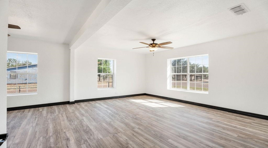 1902 Carla St, Zapata, Texas 78076, 5 Bedrooms Bedrooms, 7 Rooms Rooms,3 BathroomsBathrooms,Residential,For Sale,1902 Carla St,20262045
