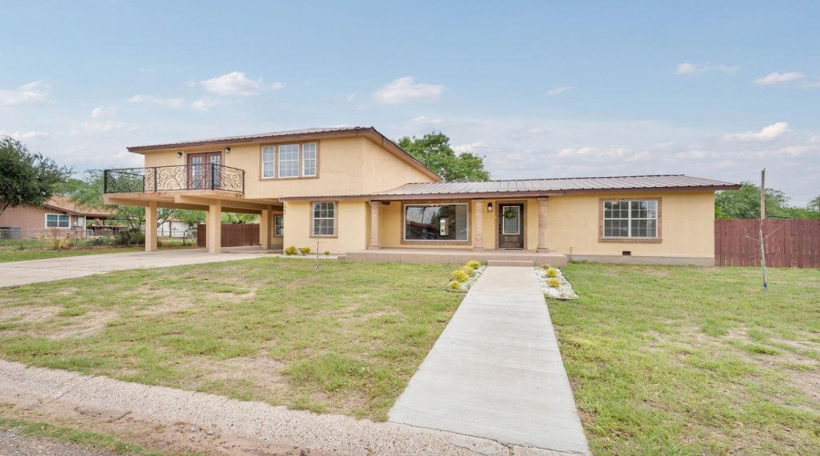 1902 Carla St, Zapata, Texas 78076, 5 Bedrooms Bedrooms, 7 Rooms Rooms,3 BathroomsBathrooms,Residential,For Sale,1902 Carla St,20262045