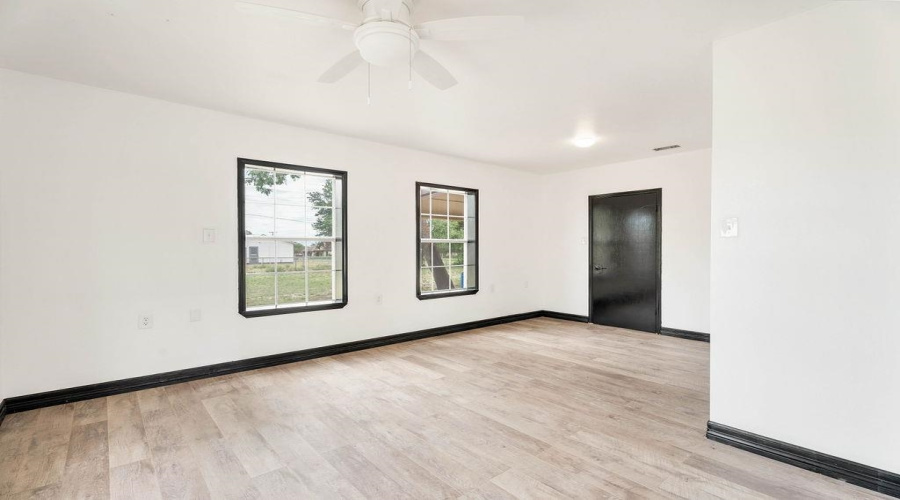 1902 Carla St, Zapata, Texas 78076, 5 Bedrooms Bedrooms, 7 Rooms Rooms,3 BathroomsBathrooms,Residential,For Sale,1902 Carla St,20262045