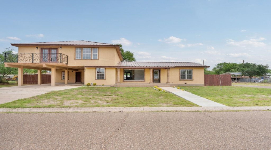 1902 Carla St, Zapata, Texas 78076, 5 Bedrooms Bedrooms, 7 Rooms Rooms,3 BathroomsBathrooms,Residential,For Sale,1902 Carla St,20262045