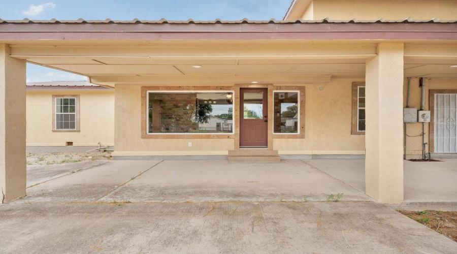 1902 Carla St, Zapata, Texas 78076, 5 Bedrooms Bedrooms, 7 Rooms Rooms,3 BathroomsBathrooms,Residential,For Sale,1902 Carla St,20262045