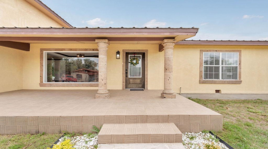 1902 Carla St, Zapata, Texas 78076, 5 Bedrooms Bedrooms, 7 Rooms Rooms,3 BathroomsBathrooms,Residential,For Sale,1902 Carla St,20262045