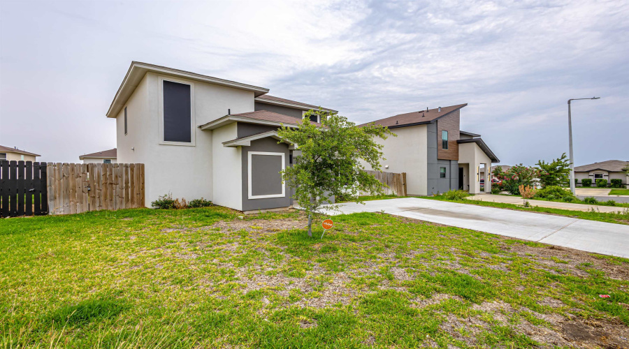 2203 Durazno Ct., Laredo, Texas 78046, 4 Bedrooms Bedrooms, 6 Rooms Rooms,2 BathroomsBathrooms,Residential,For Sale,2203 Durazno Ct.,20262047