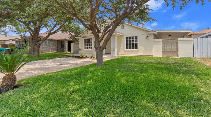 813 Deer Ln, Laredo, Texas 78045, 3 Bedrooms Bedrooms, 5 Rooms Rooms,2 BathroomsBathrooms,Residential,For Sale,813 Deer Ln,20262049