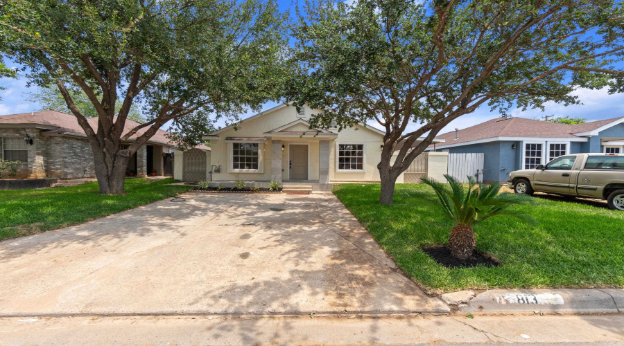 813 Deer Ln, Laredo, Texas 78045, 3 Bedrooms Bedrooms, 5 Rooms Rooms,2 BathroomsBathrooms,Residential,For Sale,813 Deer Ln,20262049