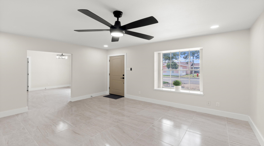 813 Deer Ln, Laredo, Texas 78045, 3 Bedrooms Bedrooms, 5 Rooms Rooms,2 BathroomsBathrooms,Residential,For Sale,813 Deer Ln,20262049