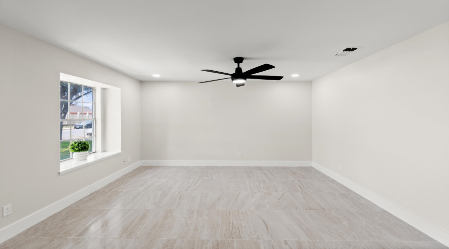 813 Deer Ln, Laredo, Texas 78045, 3 Bedrooms Bedrooms, 5 Rooms Rooms,2 BathroomsBathrooms,Residential,For Sale,813 Deer Ln,20262049