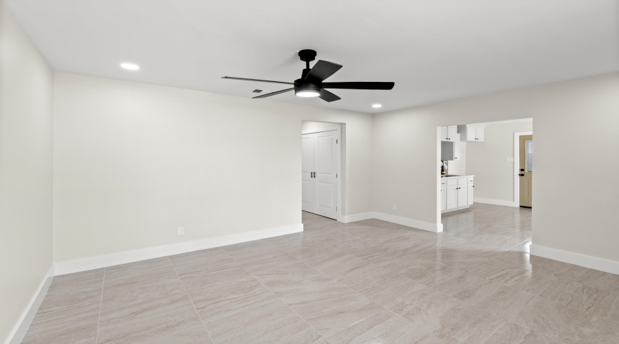 813 Deer Ln, Laredo, Texas 78045, 3 Bedrooms Bedrooms, 5 Rooms Rooms,2 BathroomsBathrooms,Residential,For Sale,813 Deer Ln,20262049