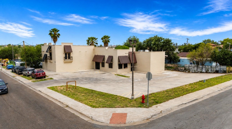 2803 Zacatecas St, Laredo, Texas 78046, 1 Room Rooms,2 BathroomsBathrooms,Commercial retail/office,For Sale,2803 Zacatecas St,20262060
