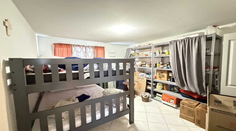 1524 Summit Dr, Laredo, Texas 78045, 3 Bedrooms Bedrooms, 7 Rooms Rooms,2 BathroomsBathrooms,Residential,For Sale,1524 Summit Dr,20262059