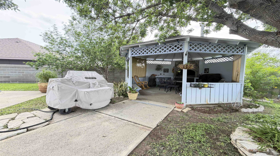 1524 Summit Dr, Laredo, Texas 78045, 3 Bedrooms Bedrooms, 7 Rooms Rooms,2 BathroomsBathrooms,Residential,For Sale,1524 Summit Dr,20262059