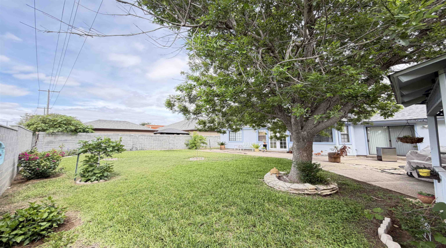1524 Summit Dr, Laredo, Texas 78045, 3 Bedrooms Bedrooms, 7 Rooms Rooms,2 BathroomsBathrooms,Residential,For Sale,1524 Summit Dr,20262059
