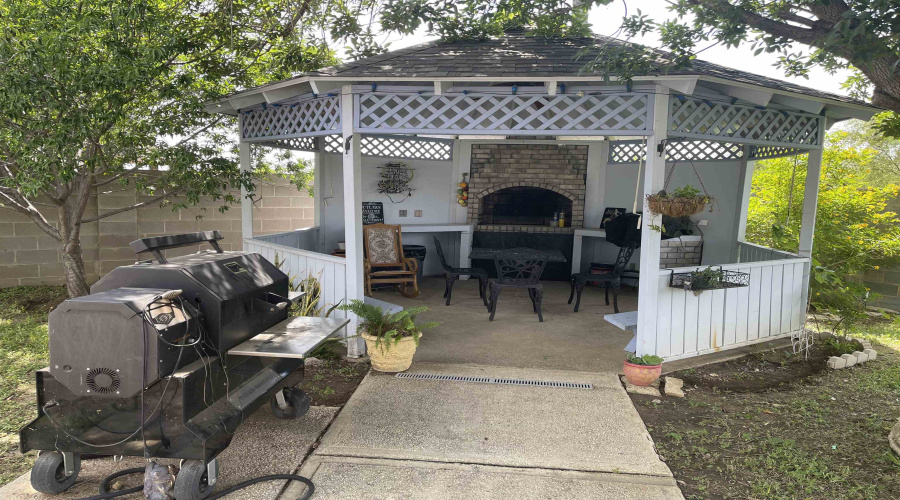 1524 Summit Dr, Laredo, Texas 78045, 3 Bedrooms Bedrooms, 7 Rooms Rooms,2 BathroomsBathrooms,Residential,For Sale,1524 Summit Dr,20262059