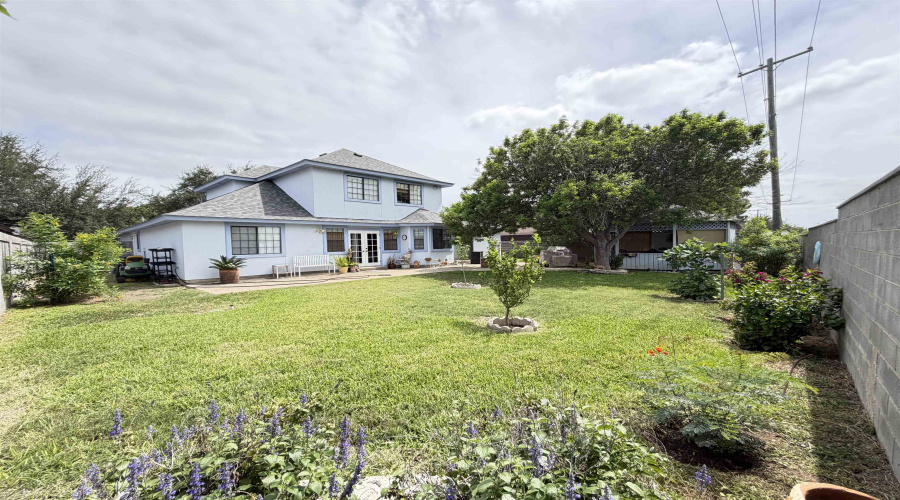 1524 Summit Dr, Laredo, Texas 78045, 3 Bedrooms Bedrooms, 7 Rooms Rooms,2 BathroomsBathrooms,Residential,For Sale,1524 Summit Dr,20262059