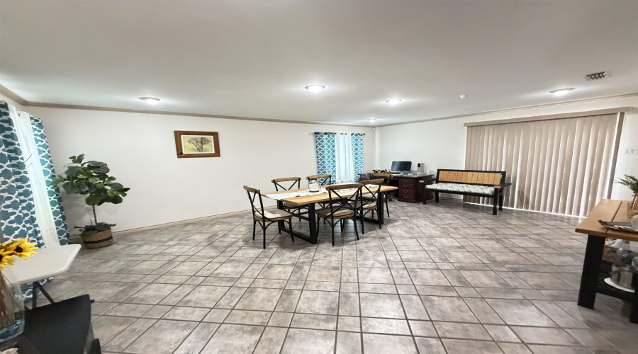 1524 Summit Dr, Laredo, Texas 78045, 3 Bedrooms Bedrooms, 7 Rooms Rooms,2 BathroomsBathrooms,Residential,For Sale,1524 Summit Dr,20262059
