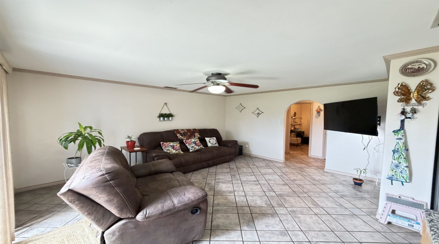 1524 Summit Dr, Laredo, Texas 78045, 3 Bedrooms Bedrooms, 7 Rooms Rooms,2 BathroomsBathrooms,Residential,For Sale,1524 Summit Dr,20262059