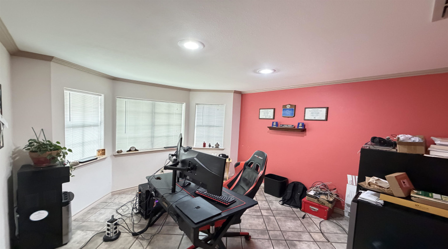 1524 Summit Dr, Laredo, Texas 78045, 3 Bedrooms Bedrooms, 7 Rooms Rooms,2 BathroomsBathrooms,Residential,For Sale,1524 Summit Dr,20262059