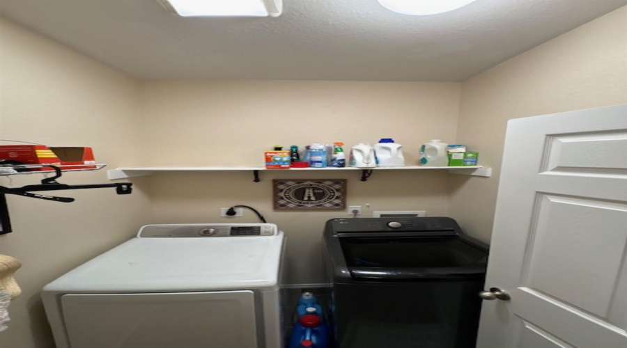 403 Estrella Dr, Lardo, Texas 78043, 3 Bedrooms Bedrooms, 5 Rooms Rooms,2 BathroomsBathrooms,Residential,For Sale,403 Estrella Dr,20262062