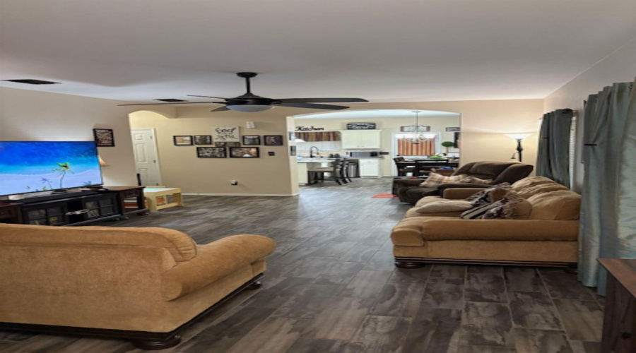 403 Estrella Dr, Lardo, Texas 78043, 3 Bedrooms Bedrooms, 5 Rooms Rooms,2 BathroomsBathrooms,Residential,For Sale,403 Estrella Dr,20262062
