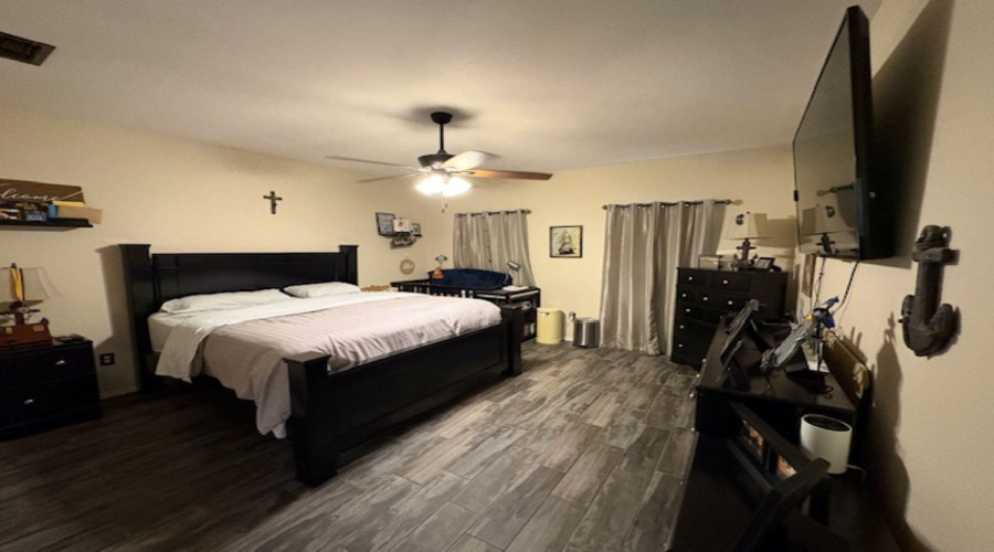 403 Estrella Dr, Lardo, Texas 78043, 3 Bedrooms Bedrooms, 5 Rooms Rooms,2 BathroomsBathrooms,Residential,For Sale,403 Estrella Dr,20262062