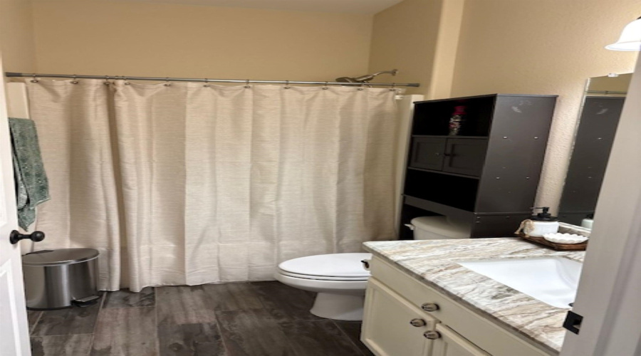 403 Estrella Dr, Lardo, Texas 78043, 3 Bedrooms Bedrooms, 5 Rooms Rooms,2 BathroomsBathrooms,Residential,For Sale,403 Estrella Dr,20262062