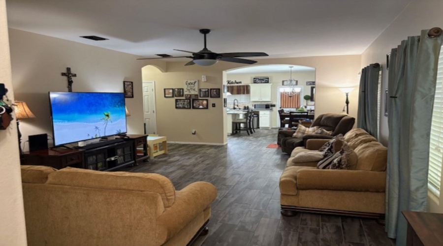 403 Estrella Dr, Lardo, Texas 78043, 3 Bedrooms Bedrooms, 5 Rooms Rooms,2 BathroomsBathrooms,Residential,For Sale,403 Estrella Dr,20262062