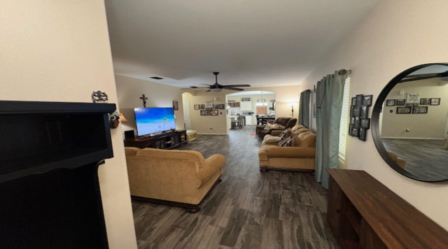 403 Estrella Dr, Lardo, Texas 78043, 3 Bedrooms Bedrooms, 5 Rooms Rooms,2 BathroomsBathrooms,Residential,For Sale,403 Estrella Dr,20262062