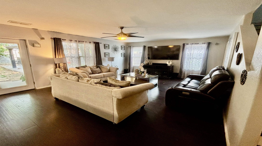2027 Lima Lp, Laredo, Texas 78045, 4 Bedrooms Bedrooms, 5 Rooms Rooms,2 BathroomsBathrooms,Residential,For Sale,2027 Lima Lp,20262069
