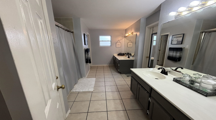 2027 Lima Lp, Laredo, Texas 78045, 4 Bedrooms Bedrooms, 5 Rooms Rooms,2 BathroomsBathrooms,Residential,For Sale,2027 Lima Lp,20262069