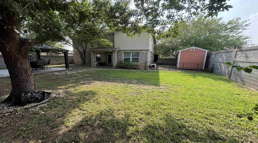 2027 Lima Lp, Laredo, Texas 78045, 4 Bedrooms Bedrooms, 5 Rooms Rooms,2 BathroomsBathrooms,Residential,For Sale,2027 Lima Lp,20262069