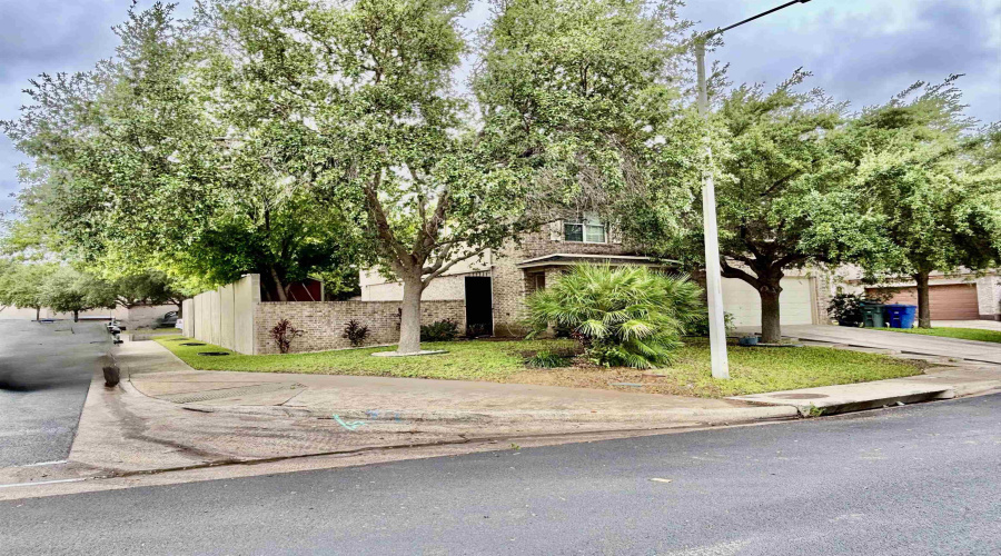 2027 Lima Lp, Laredo, Texas 78045, 4 Bedrooms Bedrooms, 5 Rooms Rooms,2 BathroomsBathrooms,Residential,For Sale,2027 Lima Lp,20262069