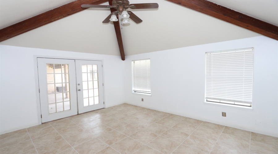 609 St James Crt, Laredo, Texas 78041, 4 Bedrooms Bedrooms, 8 Rooms Rooms,3 BathroomsBathrooms,Residential,For Rent,609 St James Crt,20262072