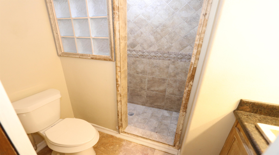 609 St James Crt, Laredo, Texas 78041, 4 Bedrooms Bedrooms, 8 Rooms Rooms,3 BathroomsBathrooms,Residential,For Rent,609 St James Crt,20262072
