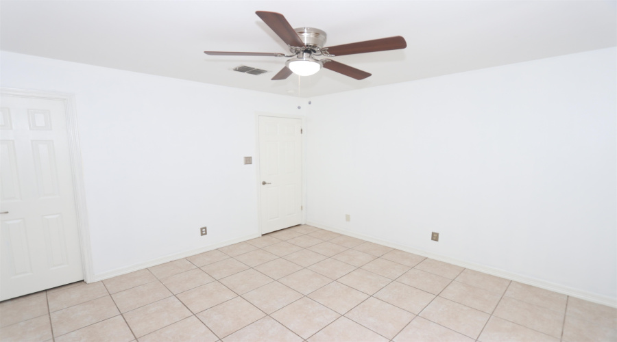 609 St James Crt, Laredo, Texas 78041, 4 Bedrooms Bedrooms, 8 Rooms Rooms,3 BathroomsBathrooms,Residential,For Rent,609 St James Crt,20262072