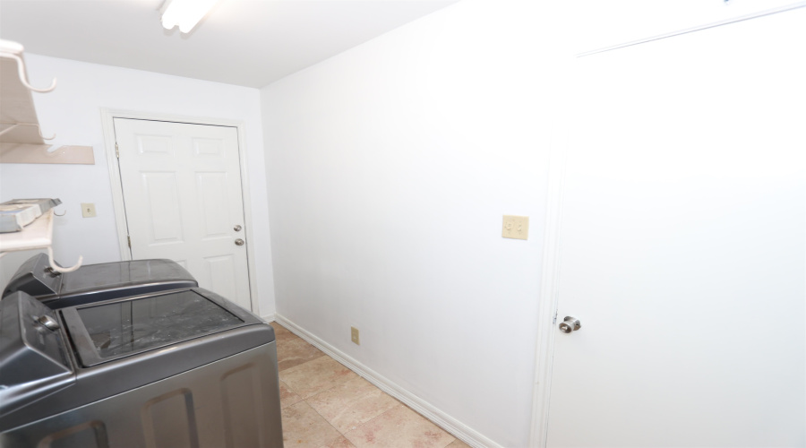609 St James Crt, Laredo, Texas 78041, 4 Bedrooms Bedrooms, 8 Rooms Rooms,3 BathroomsBathrooms,Residential,For Rent,609 St James Crt,20262072