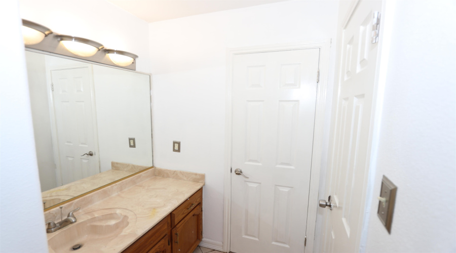 609 St James Crt, Laredo, Texas 78041, 4 Bedrooms Bedrooms, 8 Rooms Rooms,3 BathroomsBathrooms,Residential,For Rent,609 St James Crt,20262072