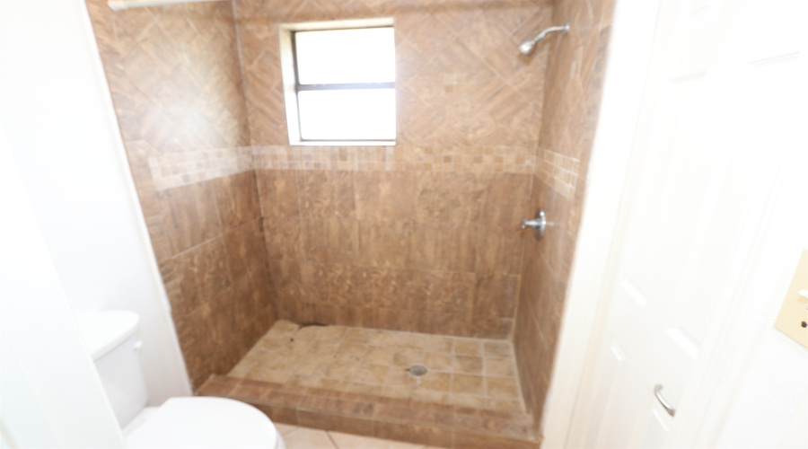 609 St James Crt, Laredo, Texas 78041, 4 Bedrooms Bedrooms, 8 Rooms Rooms,3 BathroomsBathrooms,Residential,For Rent,609 St James Crt,20262072