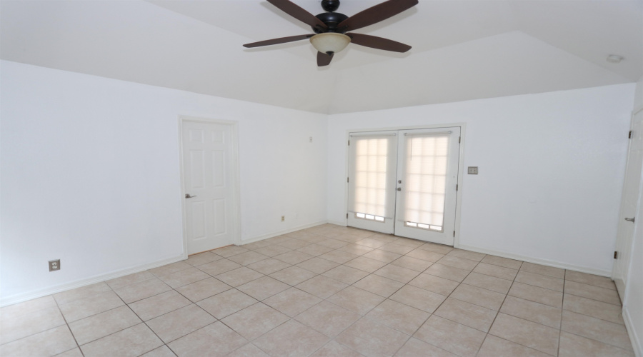 609 St James Crt, Laredo, Texas 78041, 4 Bedrooms Bedrooms, 8 Rooms Rooms,3 BathroomsBathrooms,Residential,For Rent,609 St James Crt,20262072