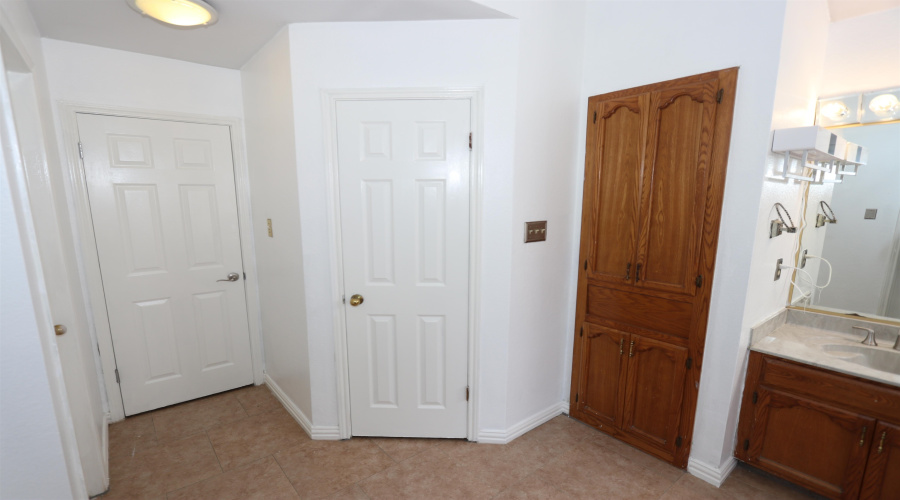 609 St James Crt, Laredo, Texas 78041, 4 Bedrooms Bedrooms, 8 Rooms Rooms,3 BathroomsBathrooms,Residential,For Rent,609 St James Crt,20262072