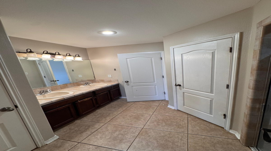 705 Puig Dr, Laredo, Texas 78045, 3 Bedrooms Bedrooms, 4 Rooms Rooms,2 BathroomsBathrooms,Residential,For Rent,705 Puig Dr,20262073